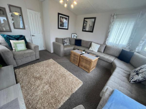Heron, Sea View, Scratby - California Cliffs, Parkdean, sleeps 6, bed linen and towels included, pet free, onsite entertainment available